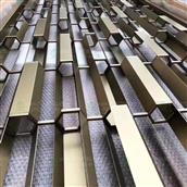 Vách ngăn inox màu dạng khối